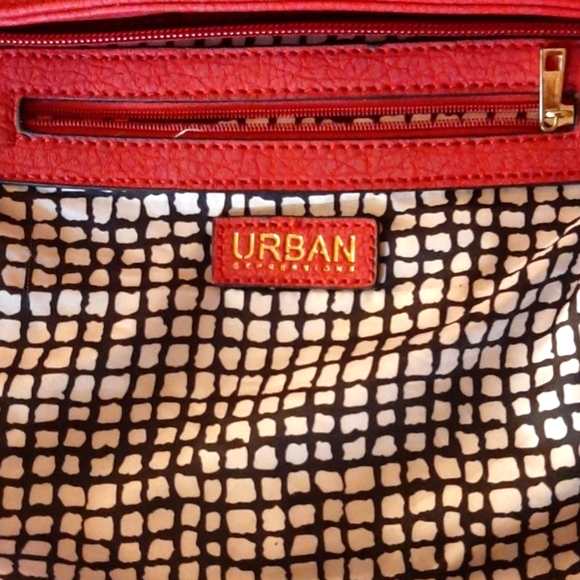 Urban Expressions. Smoke free home - Picture 3 of 7